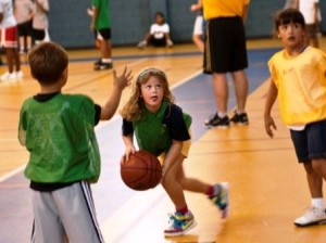 basketbol-oynayan-cocuklar